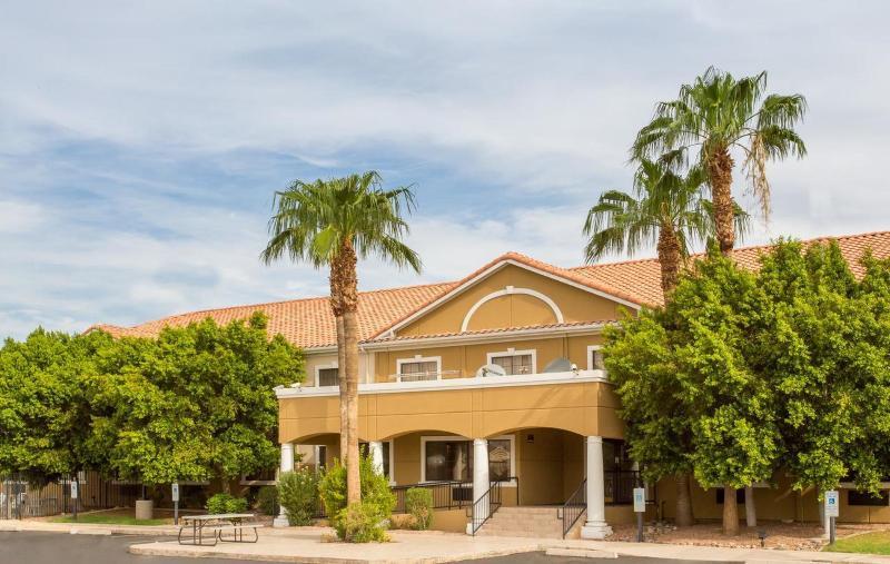 Baymont By Wyndham Phoenix I-10 Near 51St Ave Bagian luar foto