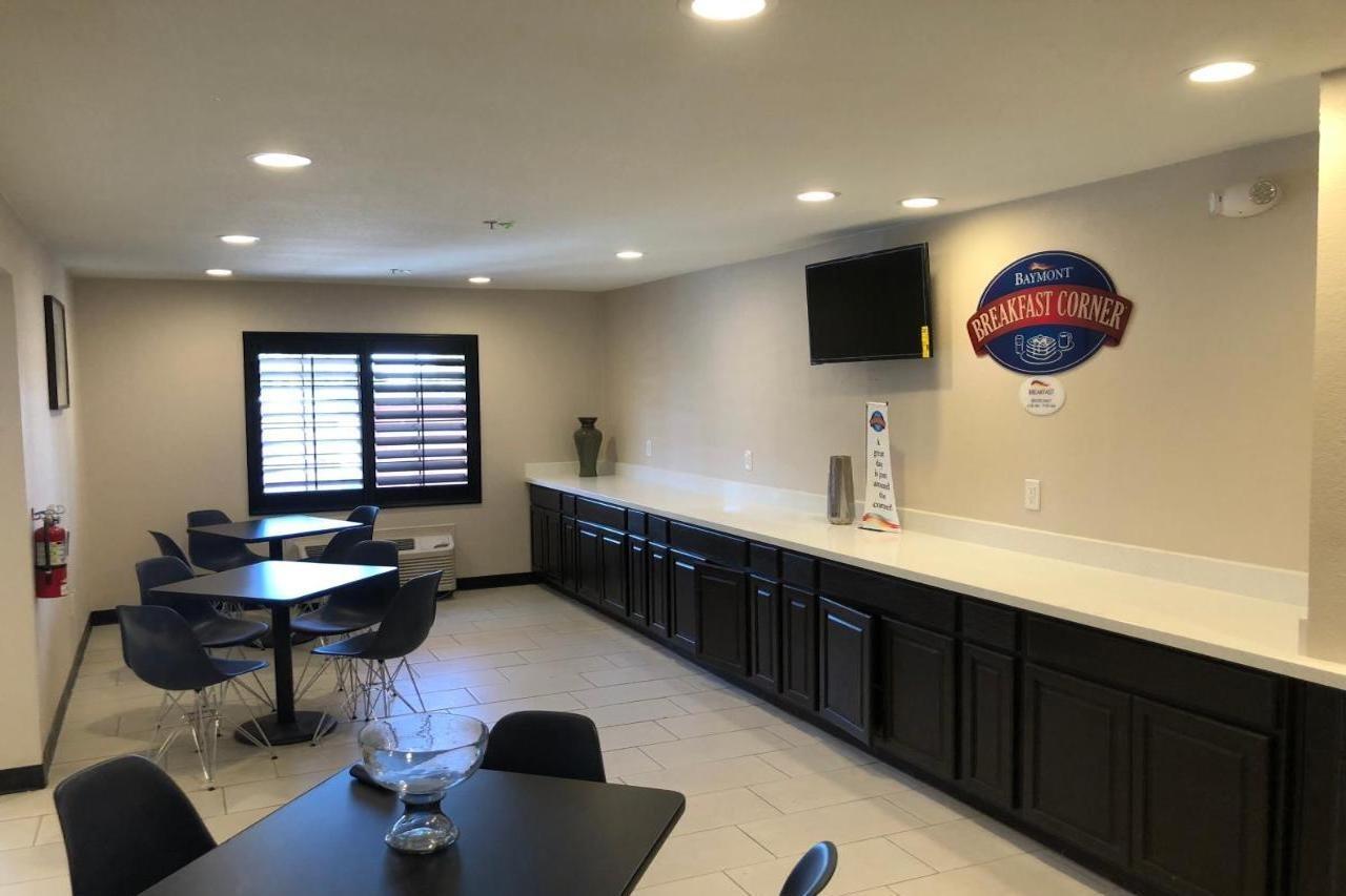 Baymont By Wyndham Phoenix I-10 Near 51St Ave Bagian luar foto