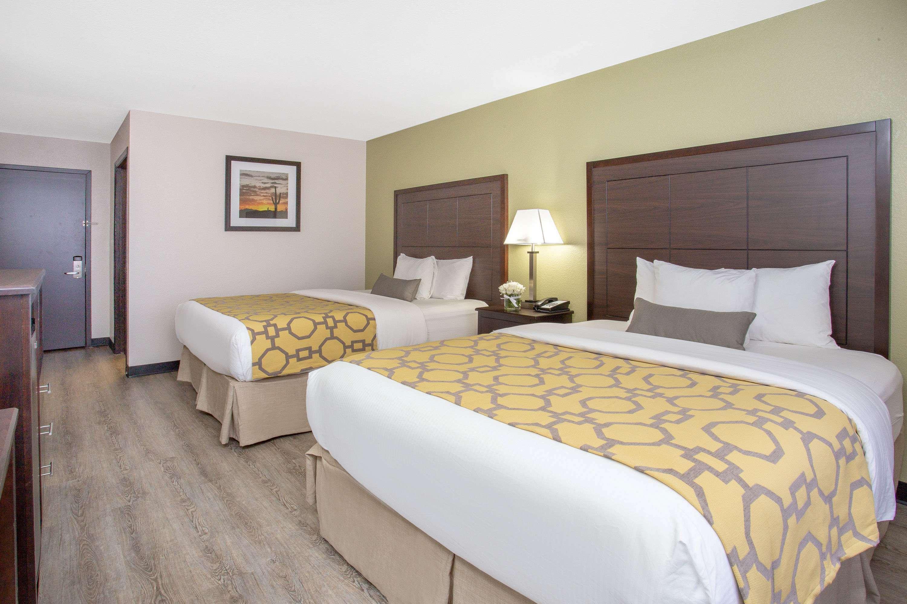Baymont By Wyndham Phoenix I-10 Near 51St Ave Bagian luar foto