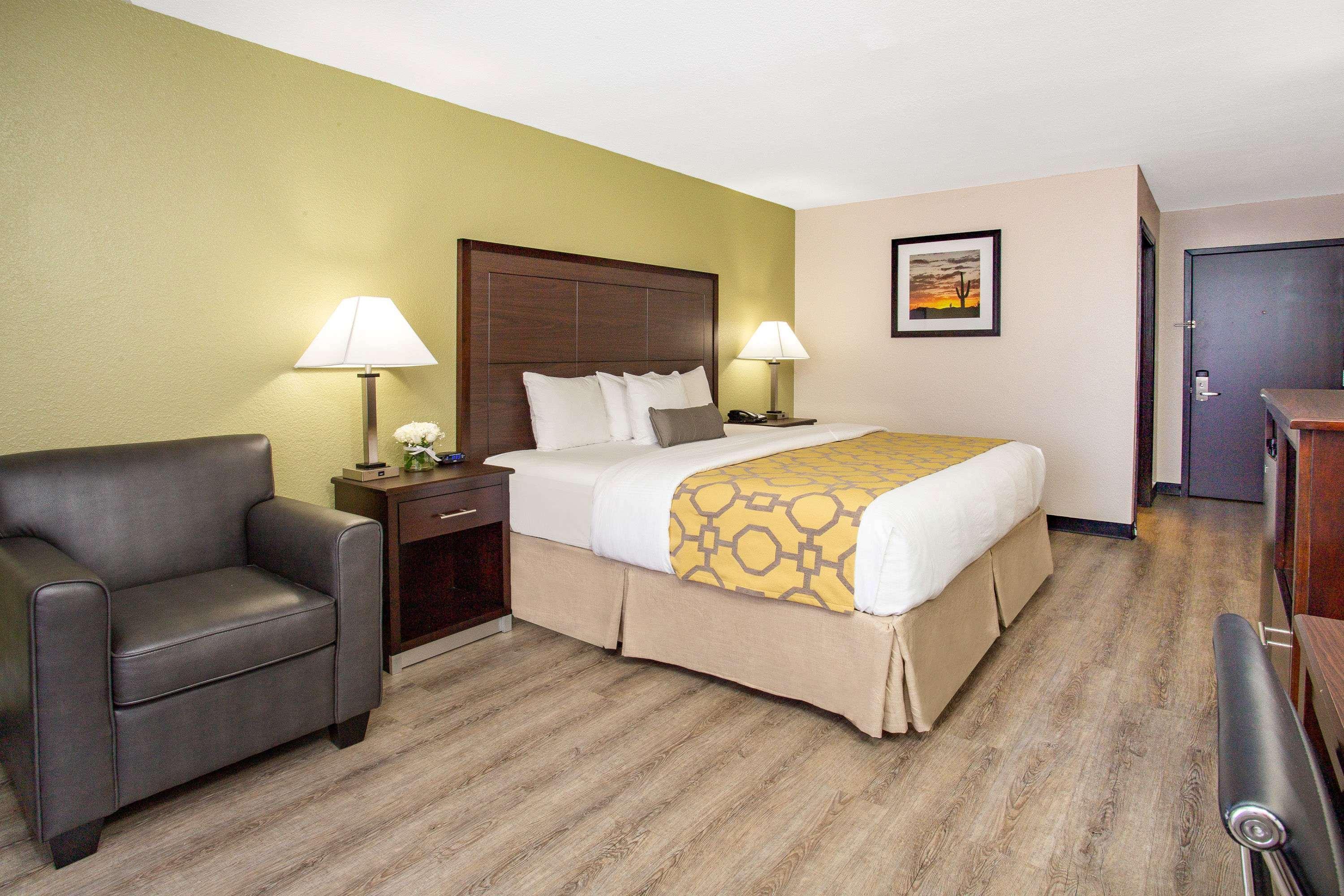 Baymont By Wyndham Phoenix I-10 Near 51St Ave Bagian luar foto