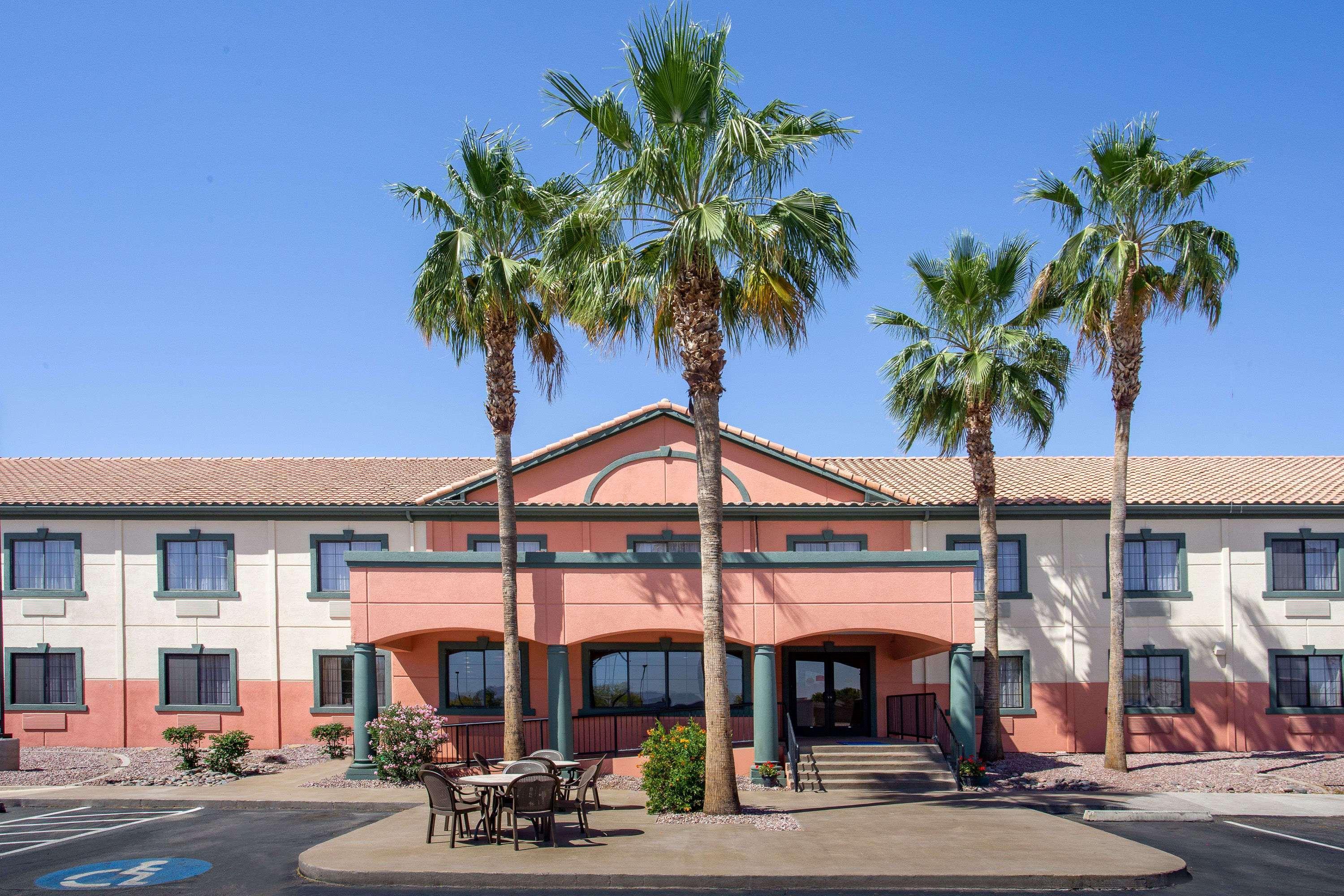 Baymont By Wyndham Phoenix I-10 Near 51St Ave Bagian luar foto