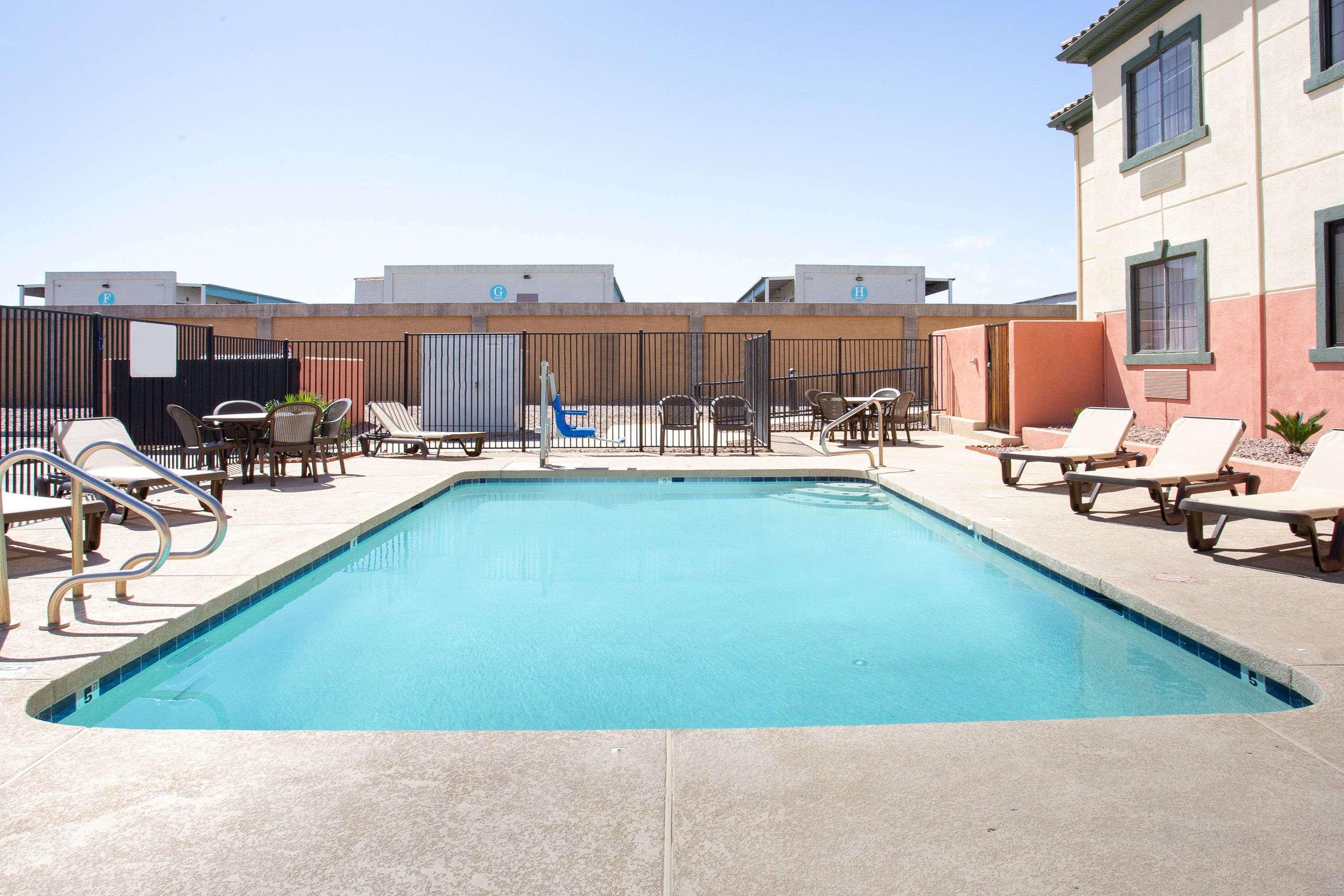 Baymont By Wyndham Phoenix I-10 Near 51St Ave Bagian luar foto