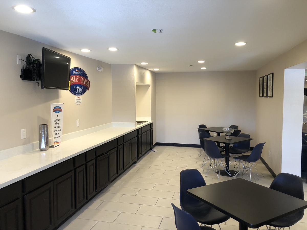 Baymont By Wyndham Phoenix I-10 Near 51St Ave Bagian luar foto