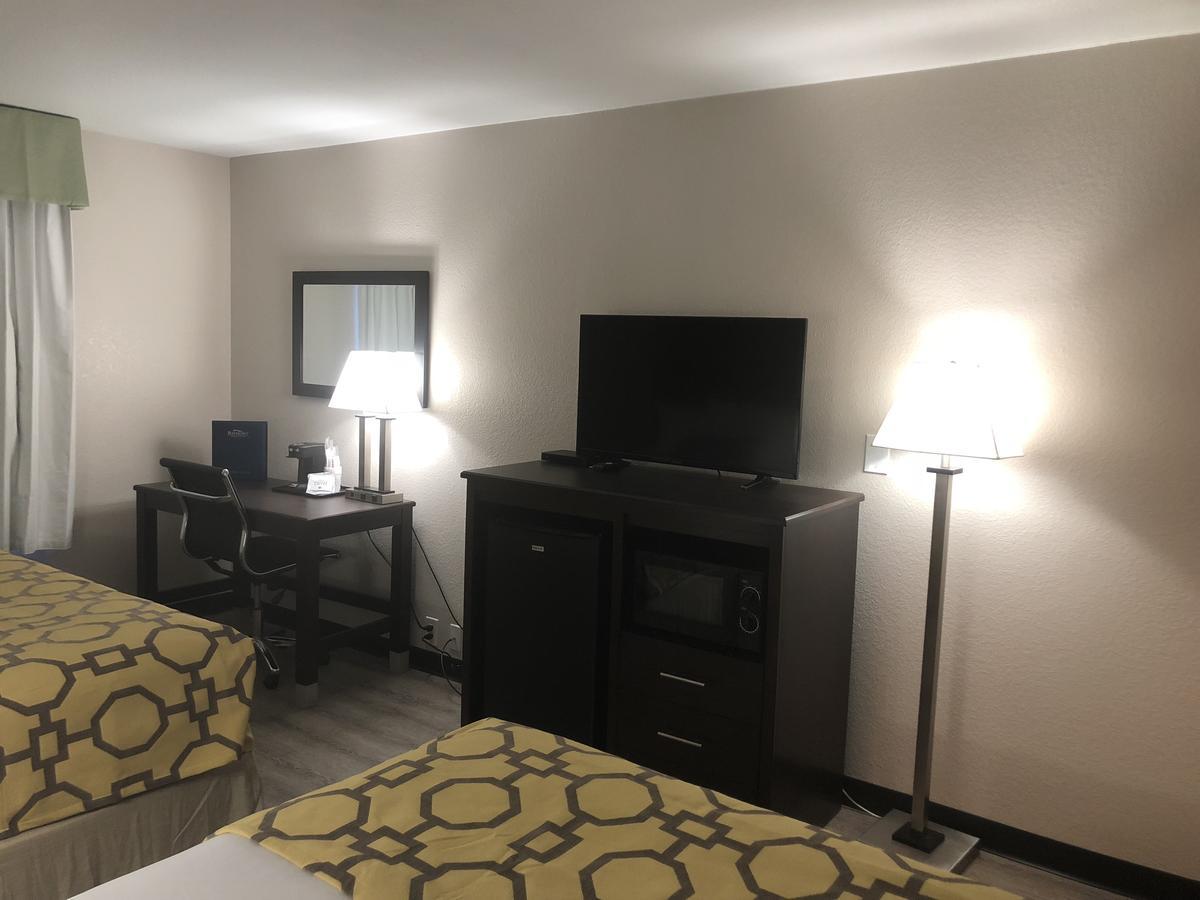 Baymont By Wyndham Phoenix I-10 Near 51St Ave Bagian luar foto