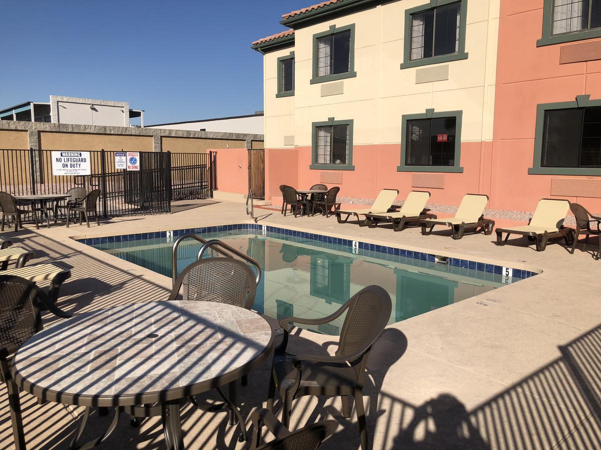 Baymont By Wyndham Phoenix I-10 Near 51St Ave Bagian luar foto