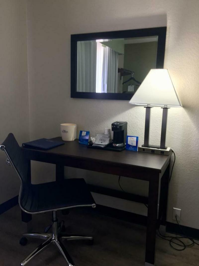 Baymont By Wyndham Phoenix I-10 Near 51St Ave Bagian luar foto