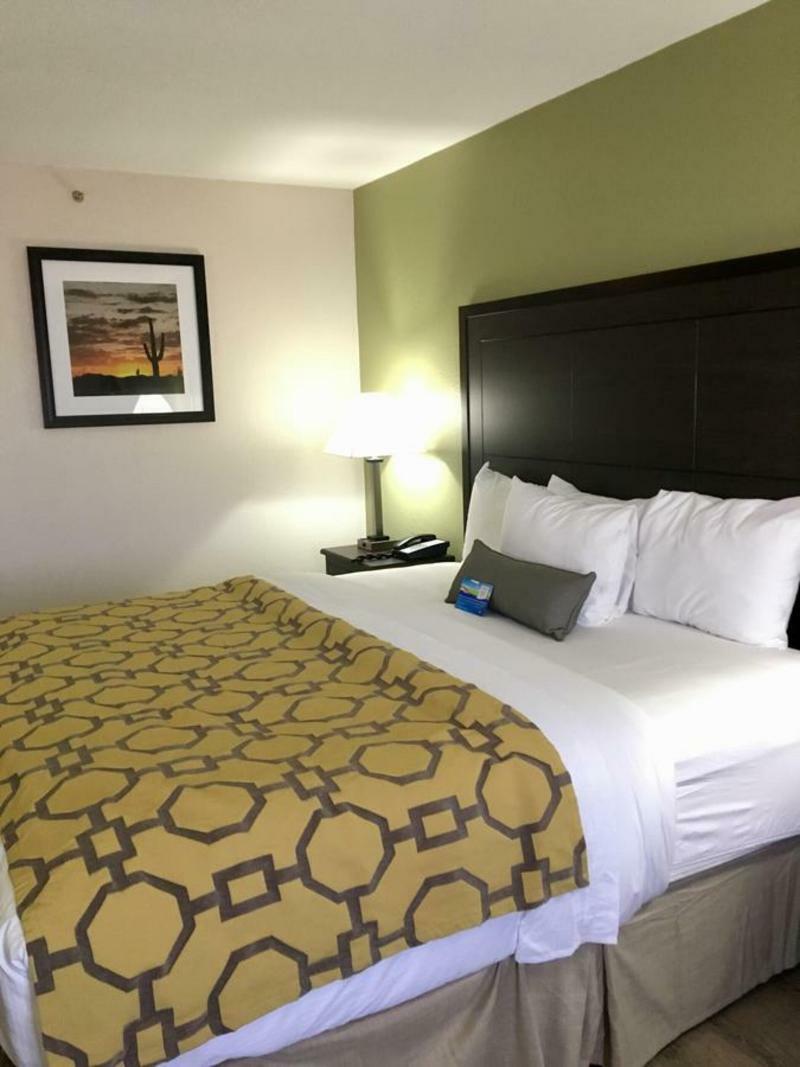 Baymont By Wyndham Phoenix I-10 Near 51St Ave Bagian luar foto